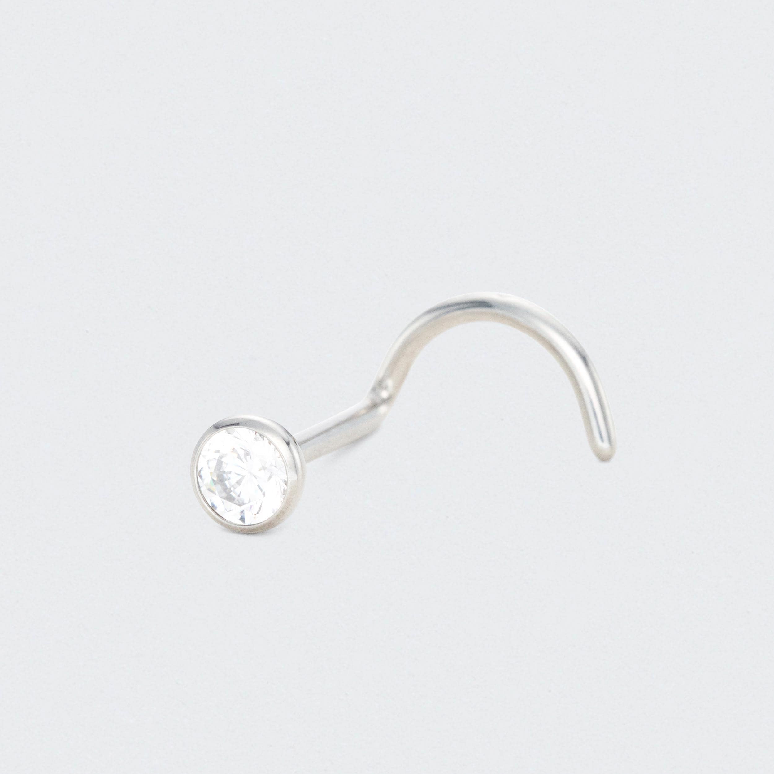Piercing nasale curvo in titanio da 20 g (0,8 mm) con gemma trasparente/piercing nasale in argento/regalo per lei/vite per naso/piercing nasale curvo