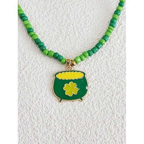 Damen-Halskette aus einer Legierung und Acryl mit Kleeblatt-Anhänger in verschiedenen Ausführungen, grünen Perlen, perfekt für den St. Patrick's Day und den Alltag. Image