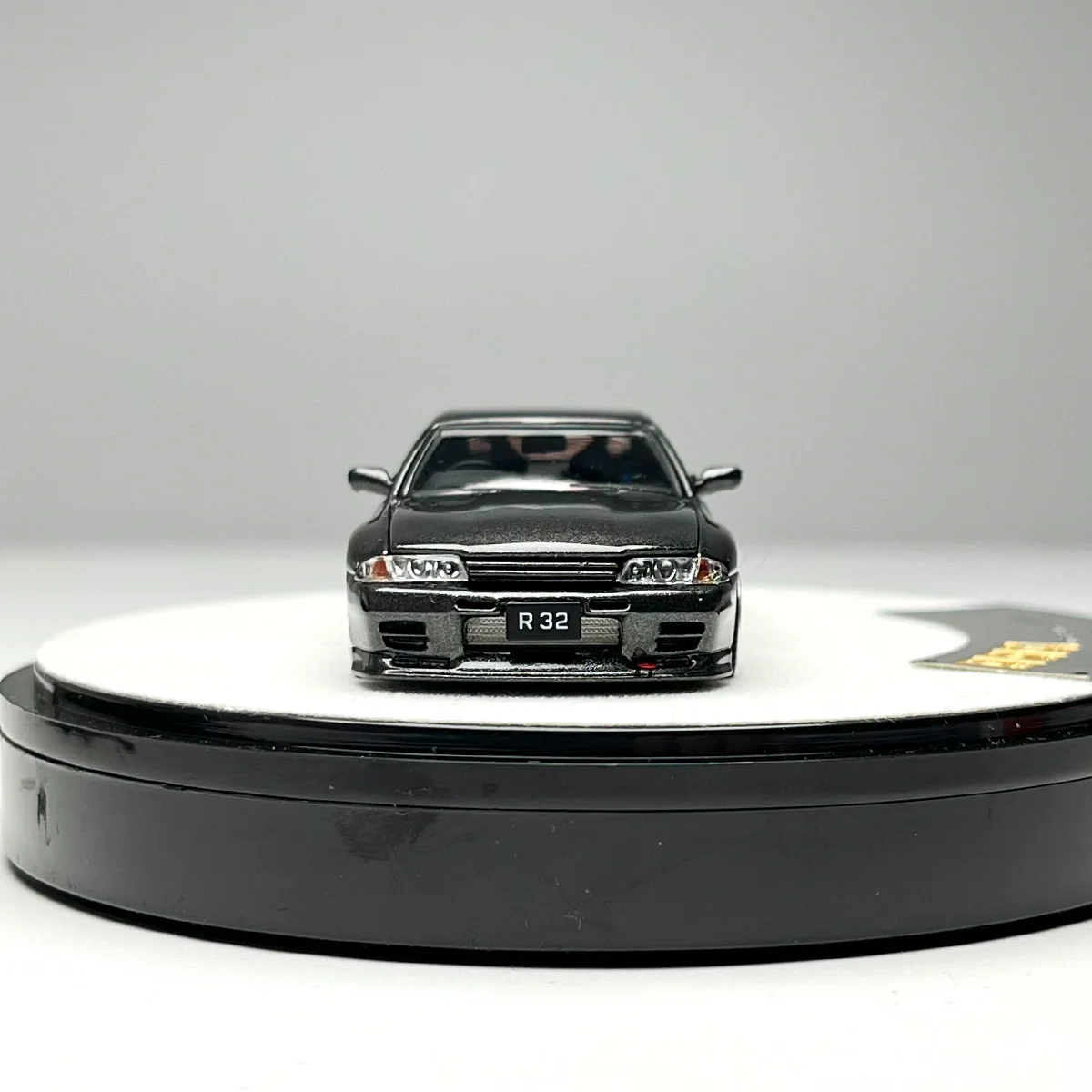 PGM 1:64 Erwachsene Hobby R32 Druckguss-Modellauto