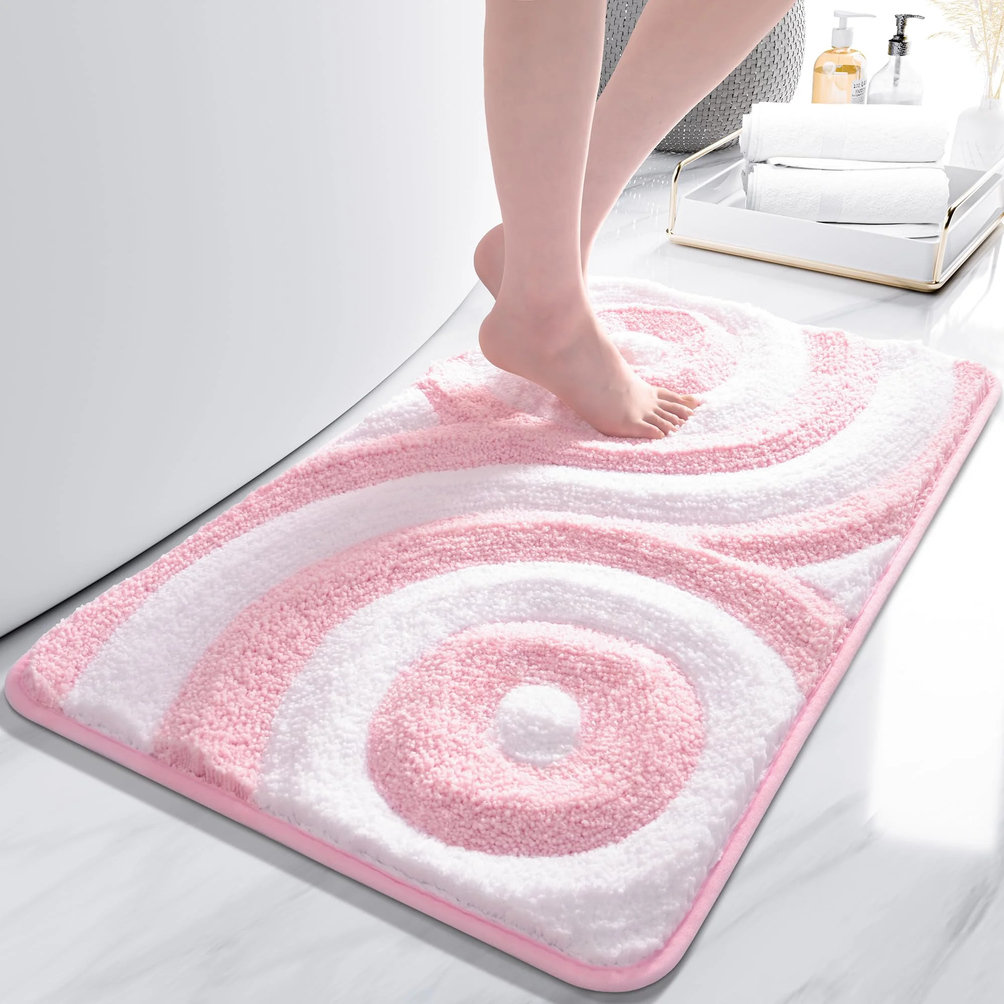 VIKAMA Tapis de salle de bain mignon rose et blanc Tapis de bain antidérapant Décor de salle de bain esthétique moderne, tapis de bain à rayures géométriques moelleux