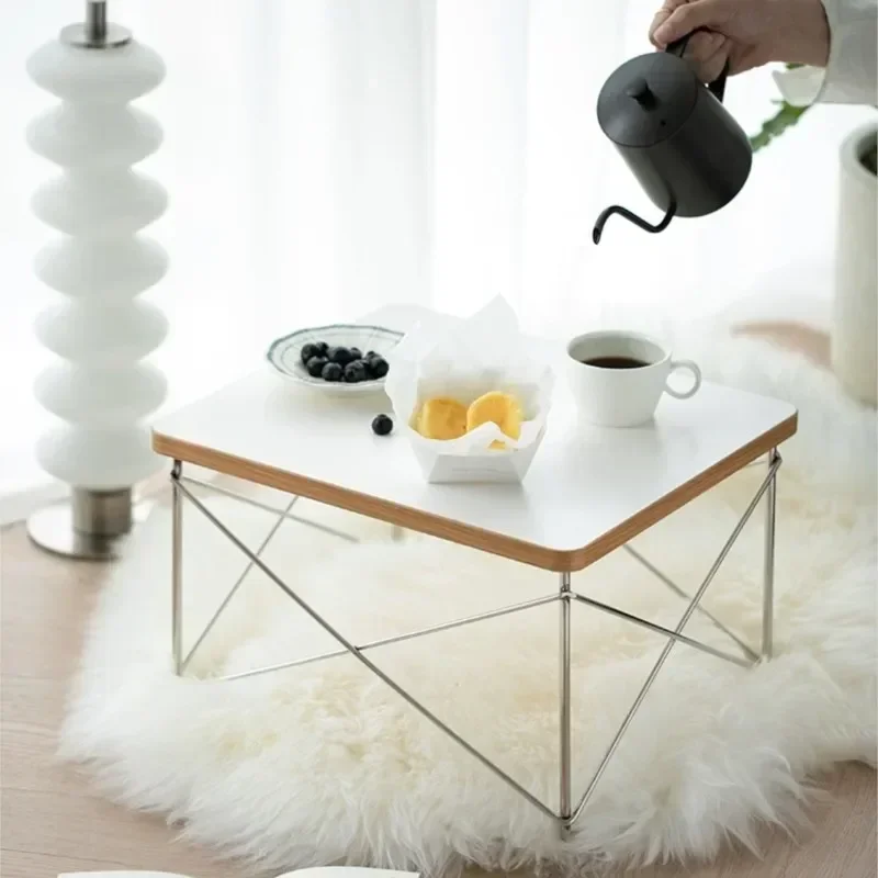 Antiker Beistelltisch, skandinavisches kleines Haushaltssofa, Ecktisch, Wohnzimmer, weiße kleine Haushaltstische Image