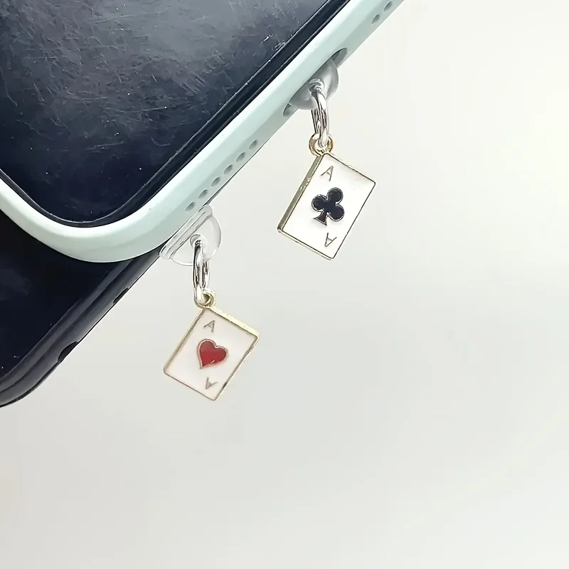 Bouchon anti-poussière pour téléphone portable en forme de carte de poker créative, élégant pendentif en forme de carte de poker, décoration pour téléphone portable, cadeau pour les passionnés de