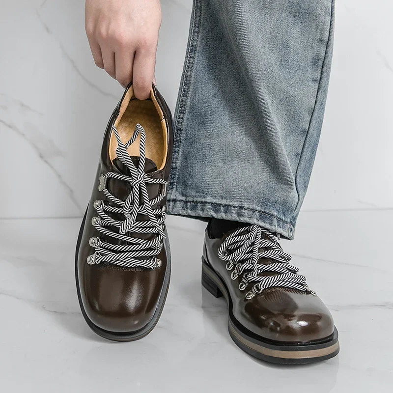 Neue Frühlings-Freizeitschuhe mit erhöhter Höhe und dicker Sohle, atmungsaktive Nischen-Board-Schuhe, High-End-Feeling Mountain Derby-Schuhe