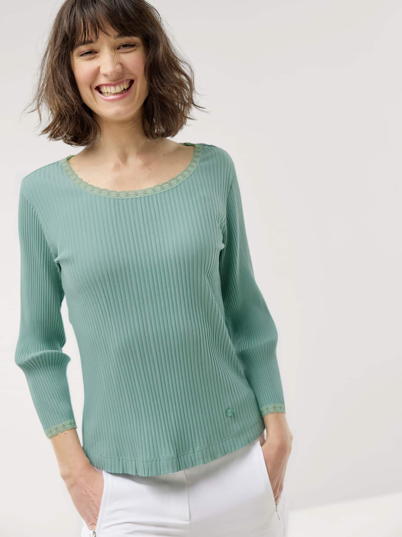 Rippshirt Spitzendetail Image