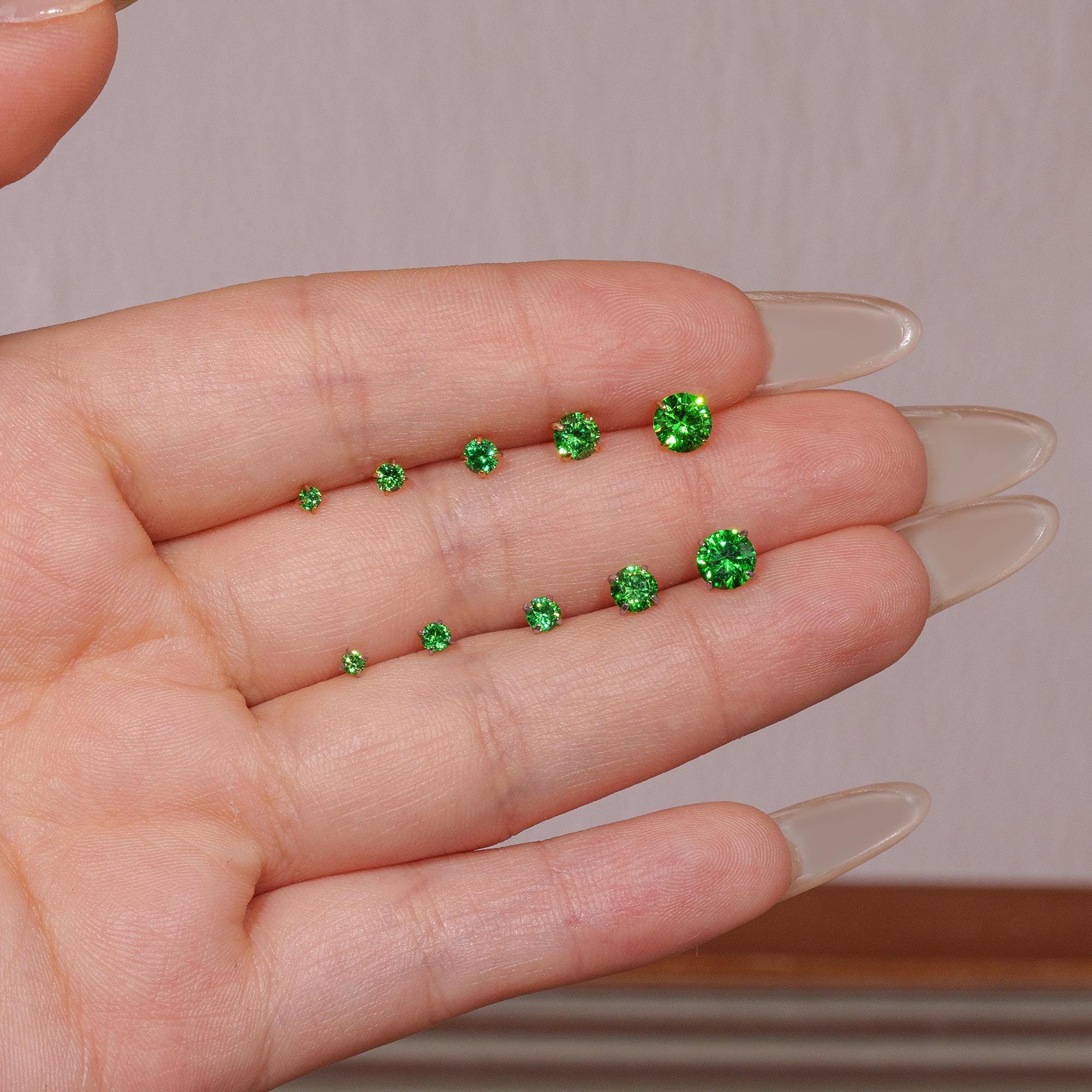 Boucles d'oreilles en zircone couleur vert clair titane Boucles d'oreilles dos plat Boucle d'oreille hélice * Boucle d'oreille tragus * Boucle d'oreil