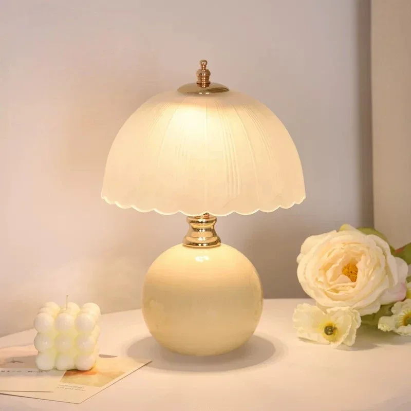 Klassische Blume Knospe Tischlampe Moderne Kunst Tischlampe Schlafzimmer Nachttischlampe Dekorative Tischlampe Blume Knospe Schreibtischlampen Nachtlicht