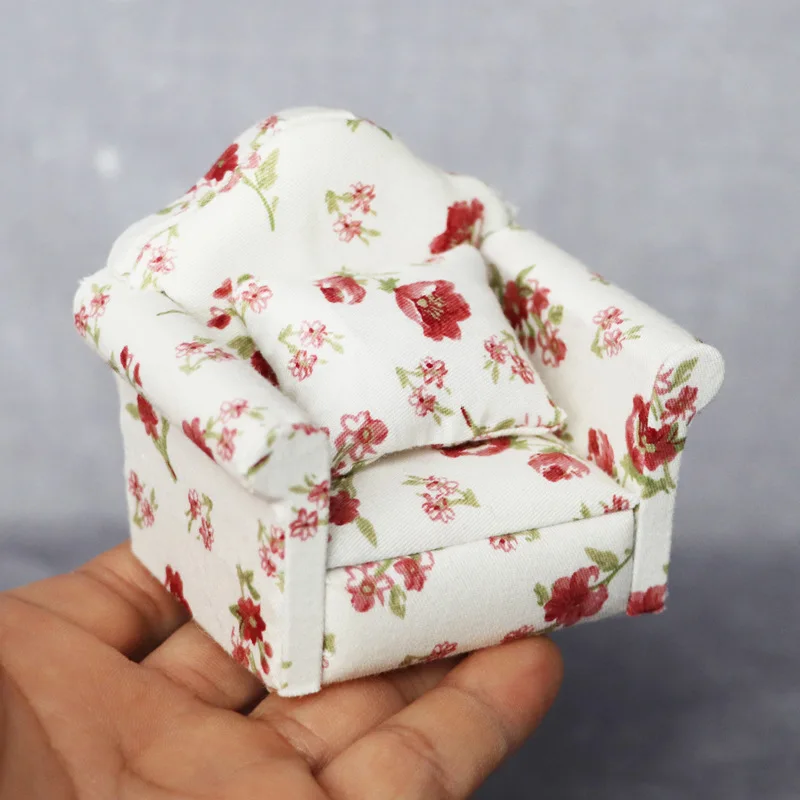 Miniaturmöbel Wohnzimmer Schlafzimmer Szene Ornament Modell 1:12 Puppenhaus Zubehör Floral Einzelsofa Puppenhaus Spielzeug Image