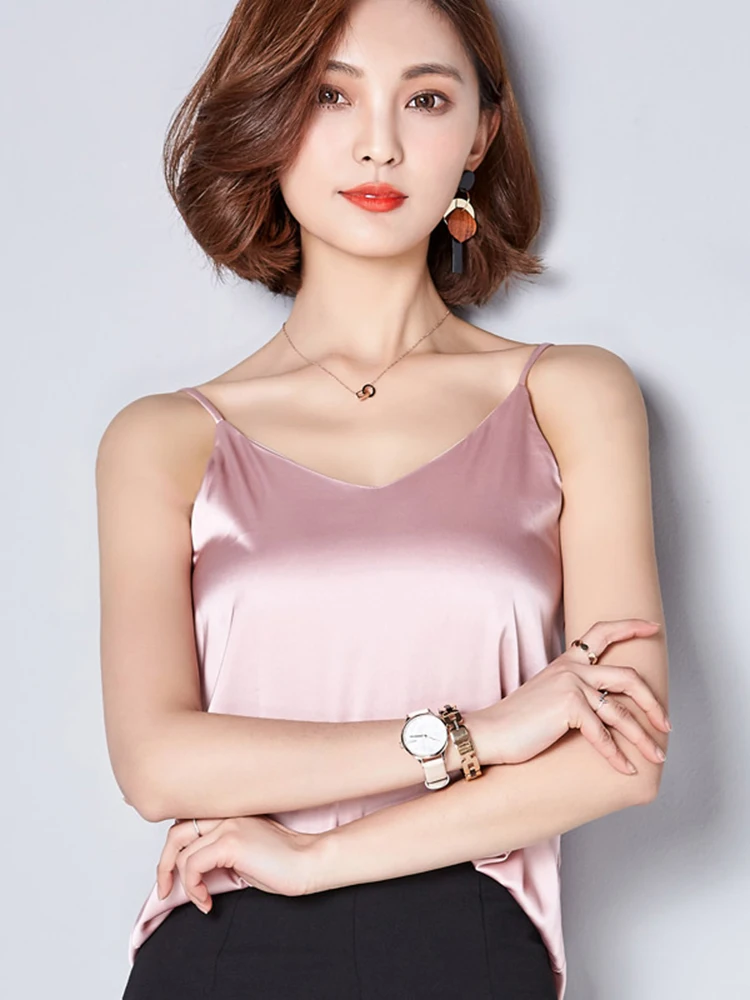 Weibliche Strap Grundlegende Spaghetti Strap Tops Sommer 2026 Sexy Satin Seide Tank Tops Frauen Ärmellose Leibchen Camis Weste Grün Rot