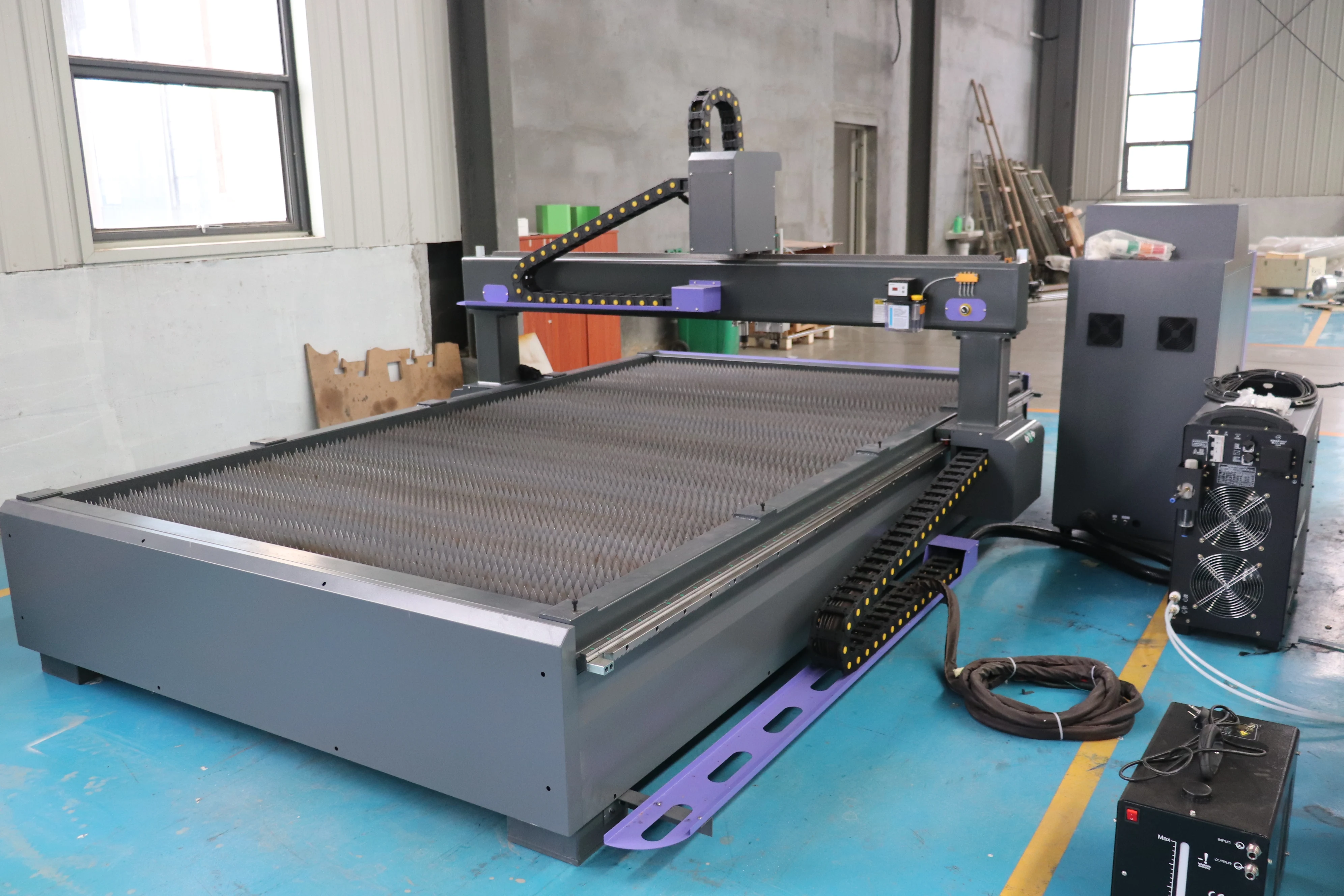 Hochpräzise CNC-Plasmaschneidemaschine, Tischtyp, CNC-Plasmaschneider für kombinierte CNC-Holzbearbeitungsmaschinen aus Eisenblech Image