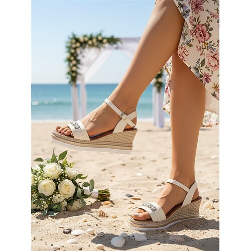 Weiße Keilsandalen für Damen mit Kristallverzierungen – bequeme und stilvolle Schuhe für Strandhochzeiten, perfekt für Bräute und Gäste Image
