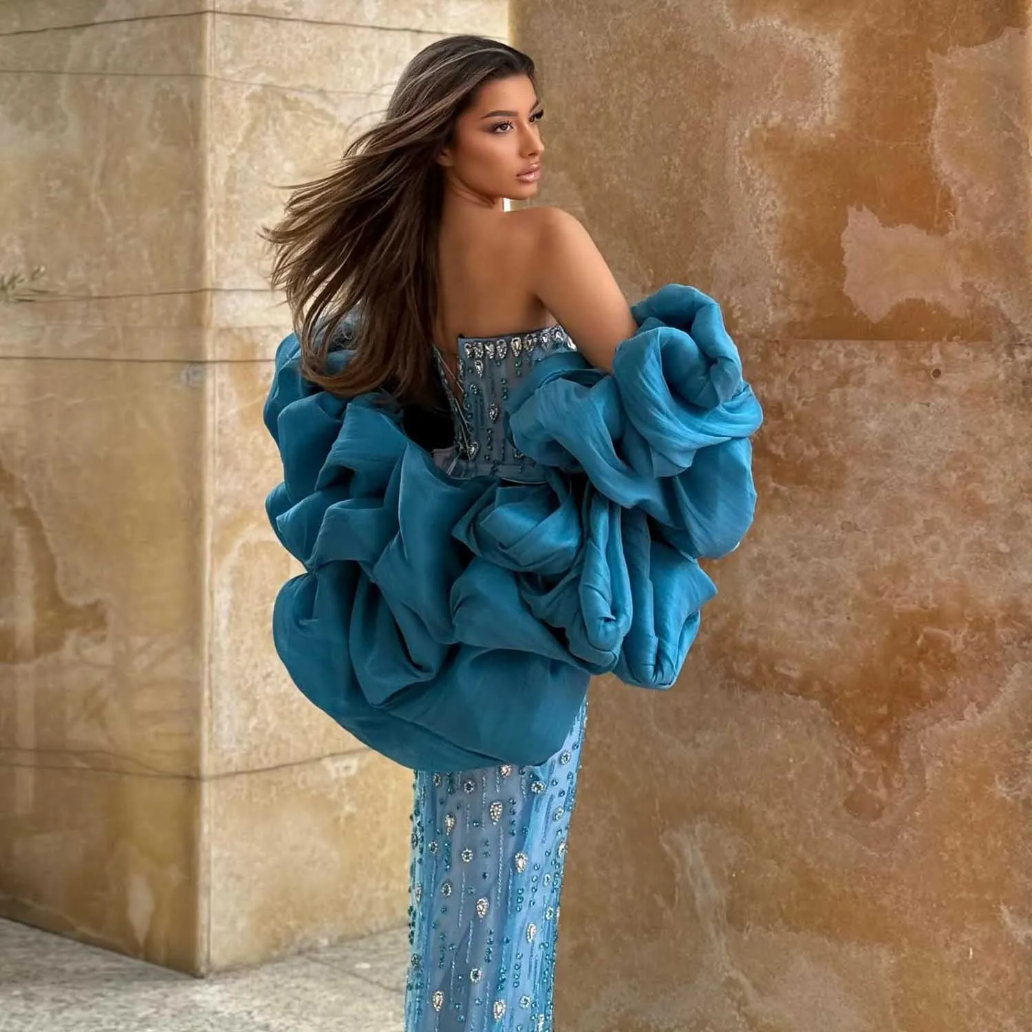 Heißer Verkauf Blaugrün Blau Rüschen Cape für Kleid Roter Teppich Hochzeit Cape Oversize Wraps Braut Schal Nach Maß Prom Party Cape Image