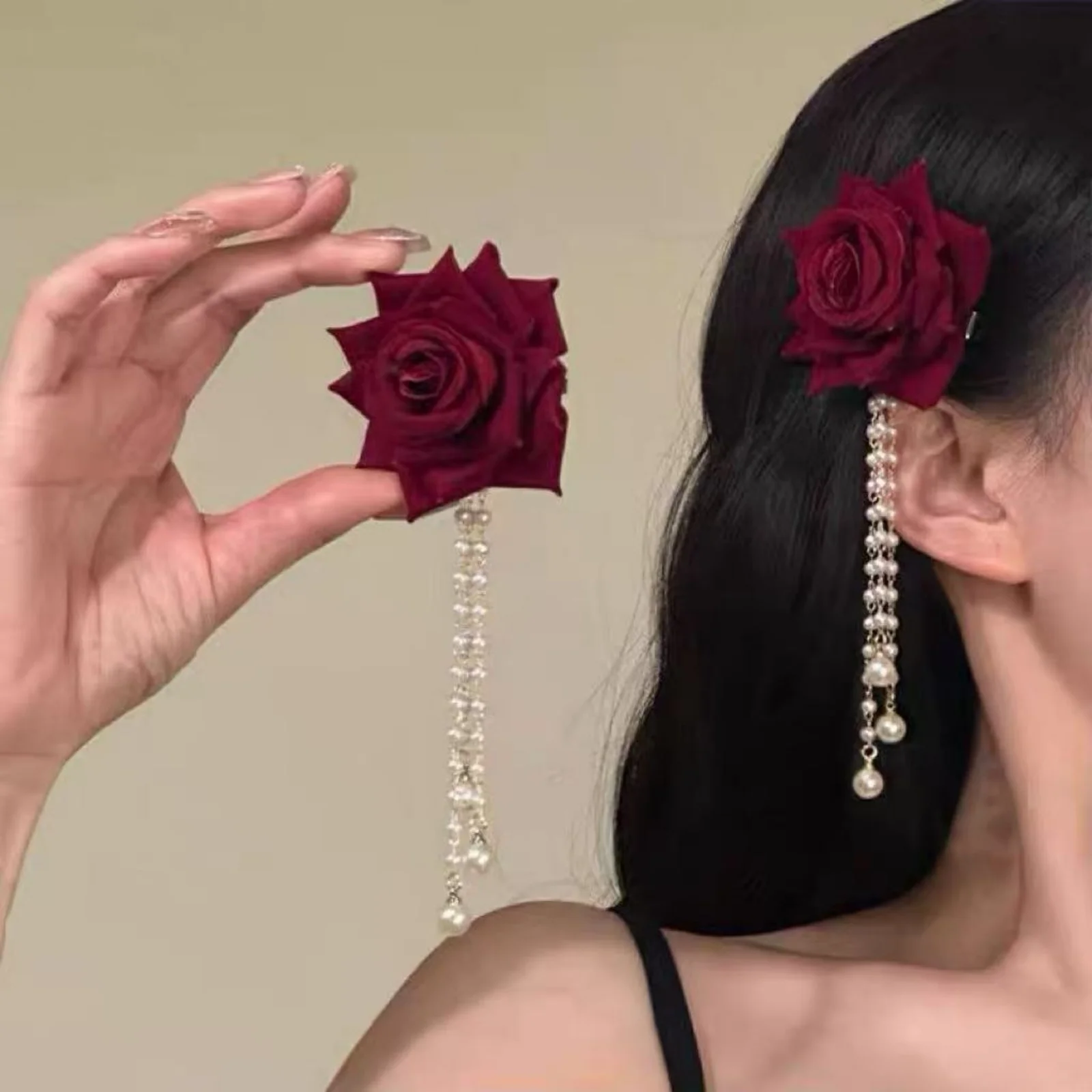 1 Stück 【Bloeiende Rose】 Vintage-inspirierte rote Rosen-Haarspange, elegante Entenschnabel-Clip, hochwertiges Nischen-Haar-Accessoire