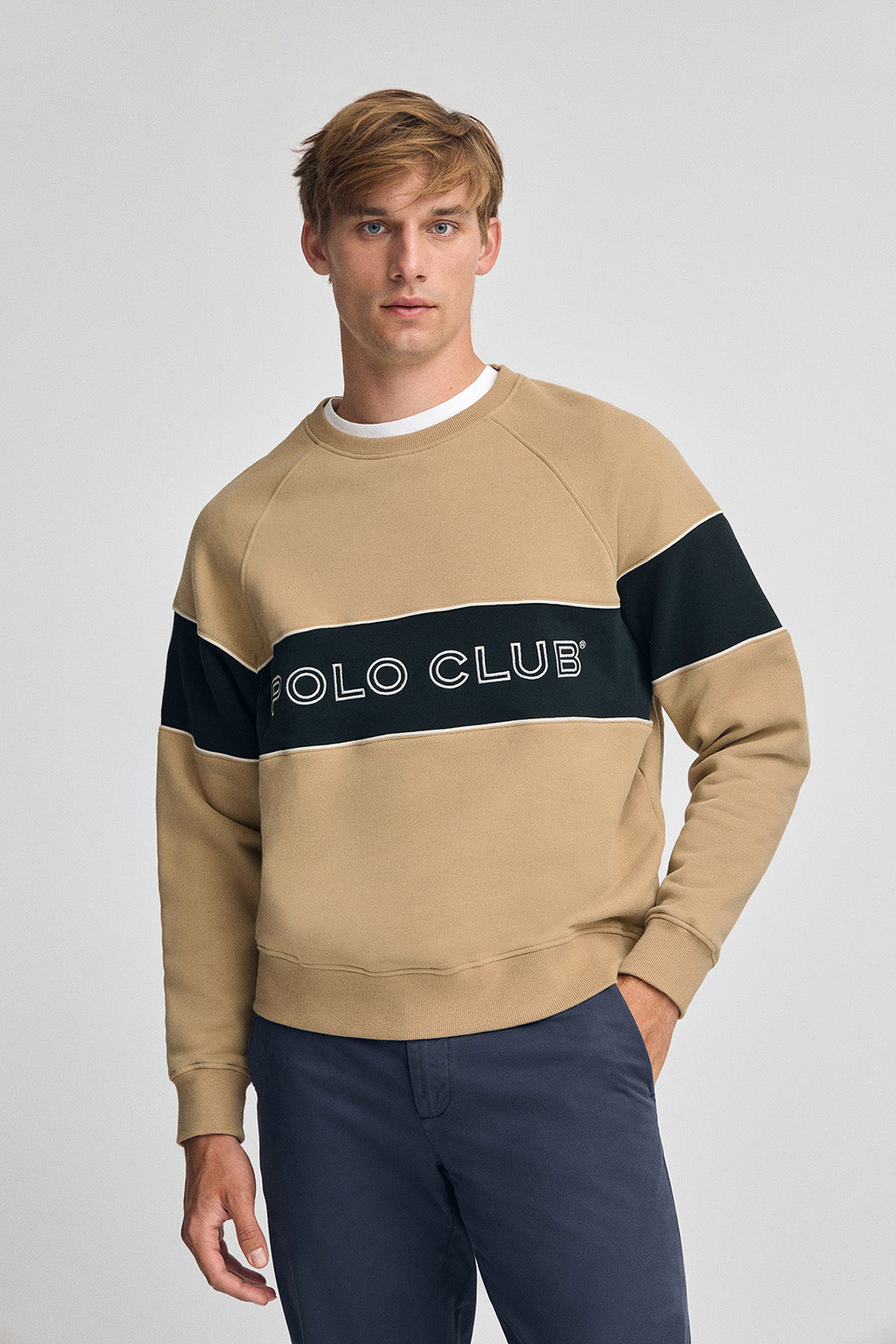 Sweatshirt hellbraun im Relaxed Fit mit Rundhalsausschnitt und Polo Club-Logo Image