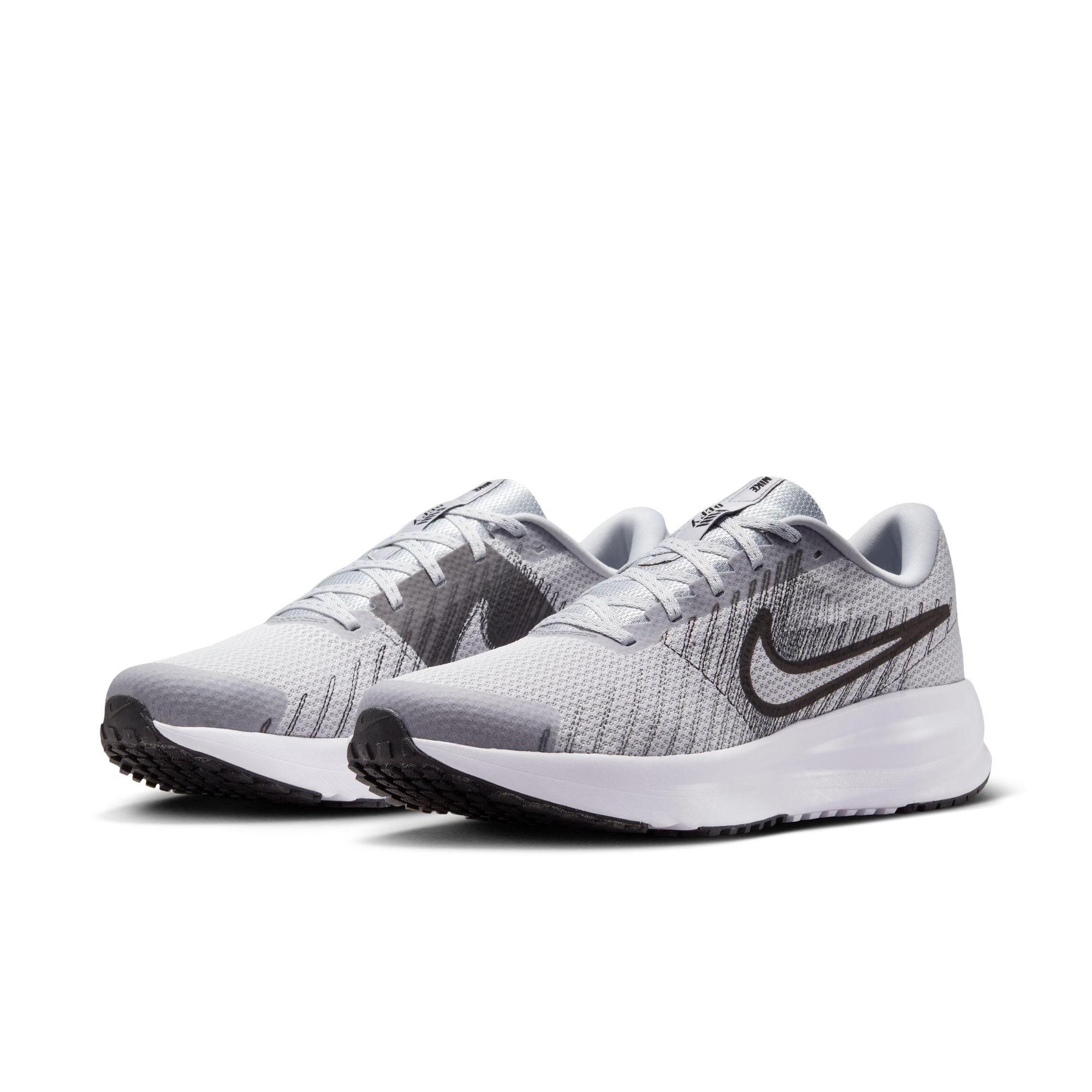 Laufschuh NIKE "NIKE RUN DEFY", Herren, Gr. 45,5, weiß (wolf grau, schwarz, weiß, iron grau), Synthetik, Textil, Schuhe Laufschuh