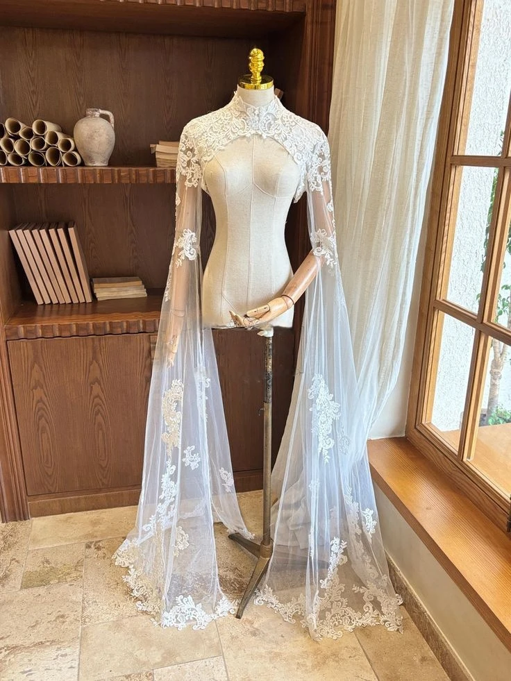 Maßgeschneidertes Elegantes Blumen-Spitzen-Bolero Vintage Braut-Überwurf Langarm-Spitzen-Bolero Glockenärmel Brautjacke Spitzen-Top Image