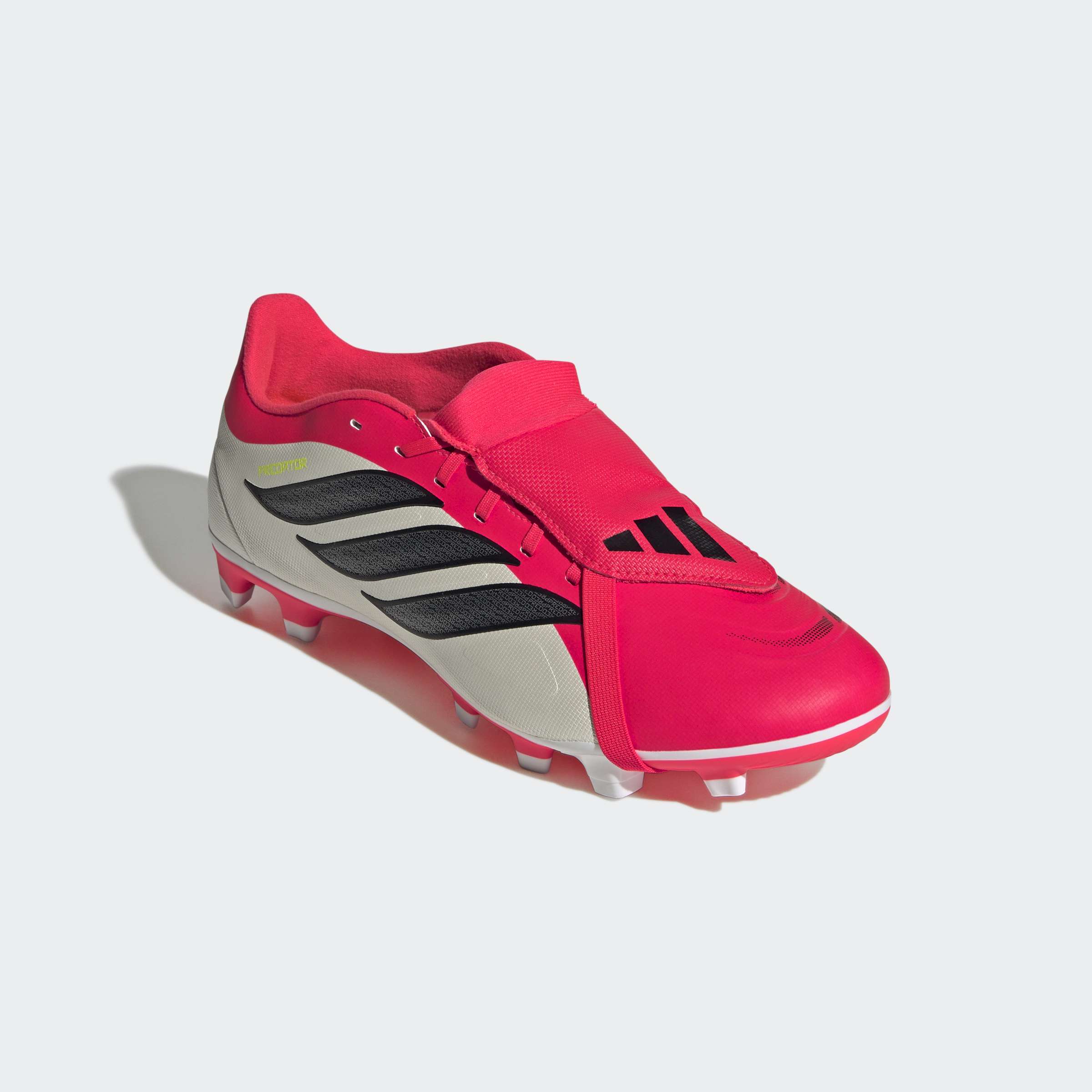 Fußballschuh ADIDAS PERFORMANCE "PREDATOR CLUB, FESTE/GEMISCHTE BÖDEN, UMSCHLAGBARE ZUNGE", Gr. 44,5, lucid rot, core schwarz, ftwr weiß, Synthetik, Schuhe Fußballschuh, für viele verschiedene Böden geeignet