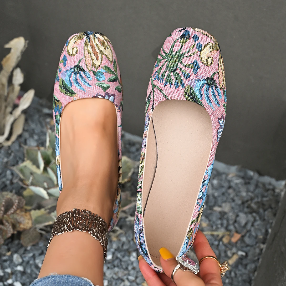 Bedruckte Damen-Schuhe mit Blumenstickerei, chinesischer Stil, quadratische Zehenpartie, flache Slip-On-Ethno-Flats, gemischte Farben, Übergrößen 35–42 Image