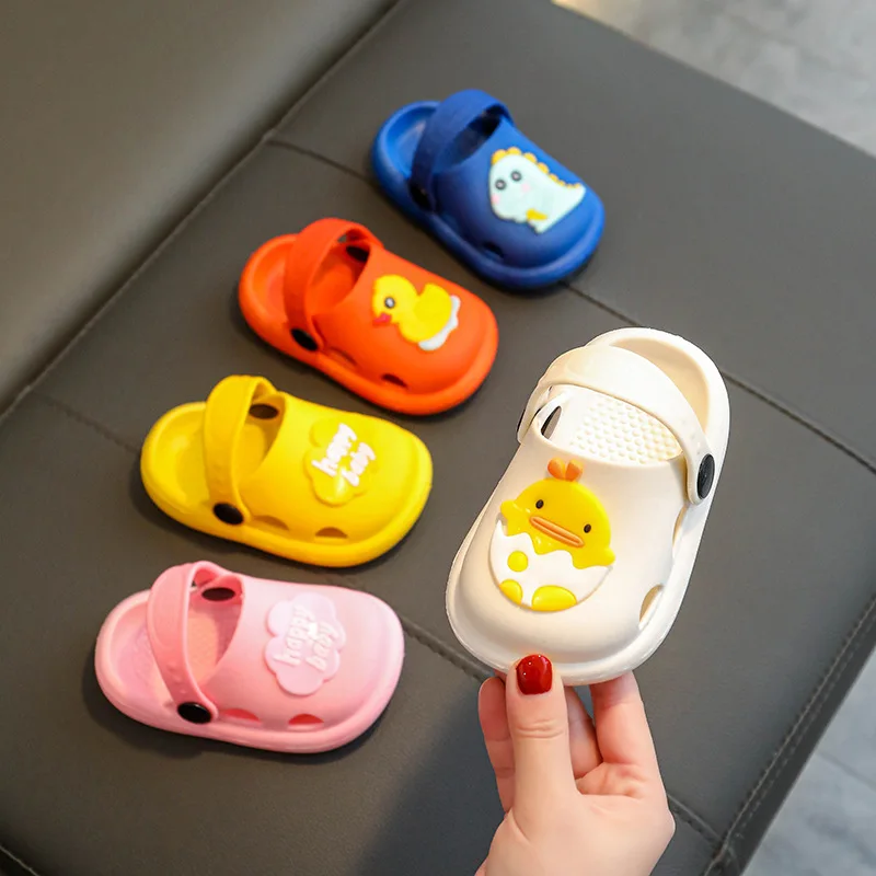 Pantoufles d'été pour enfants, nouvelles sandales de salle de bain d'intérieur antidérapantes à semelle souple, Design ours mignon, pour bébés filles et garçons