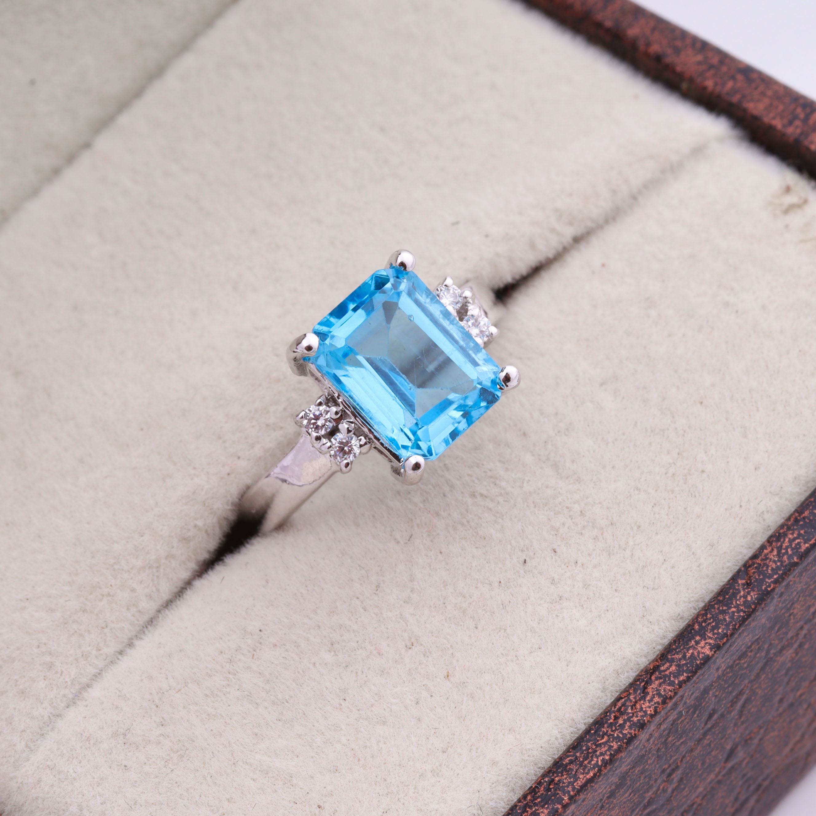Anello con topazio blu, topazio svizzero, taglio smeraldo, anello in oro massiccio 14k, anello in argento sterling, anello con promessa, anello per an