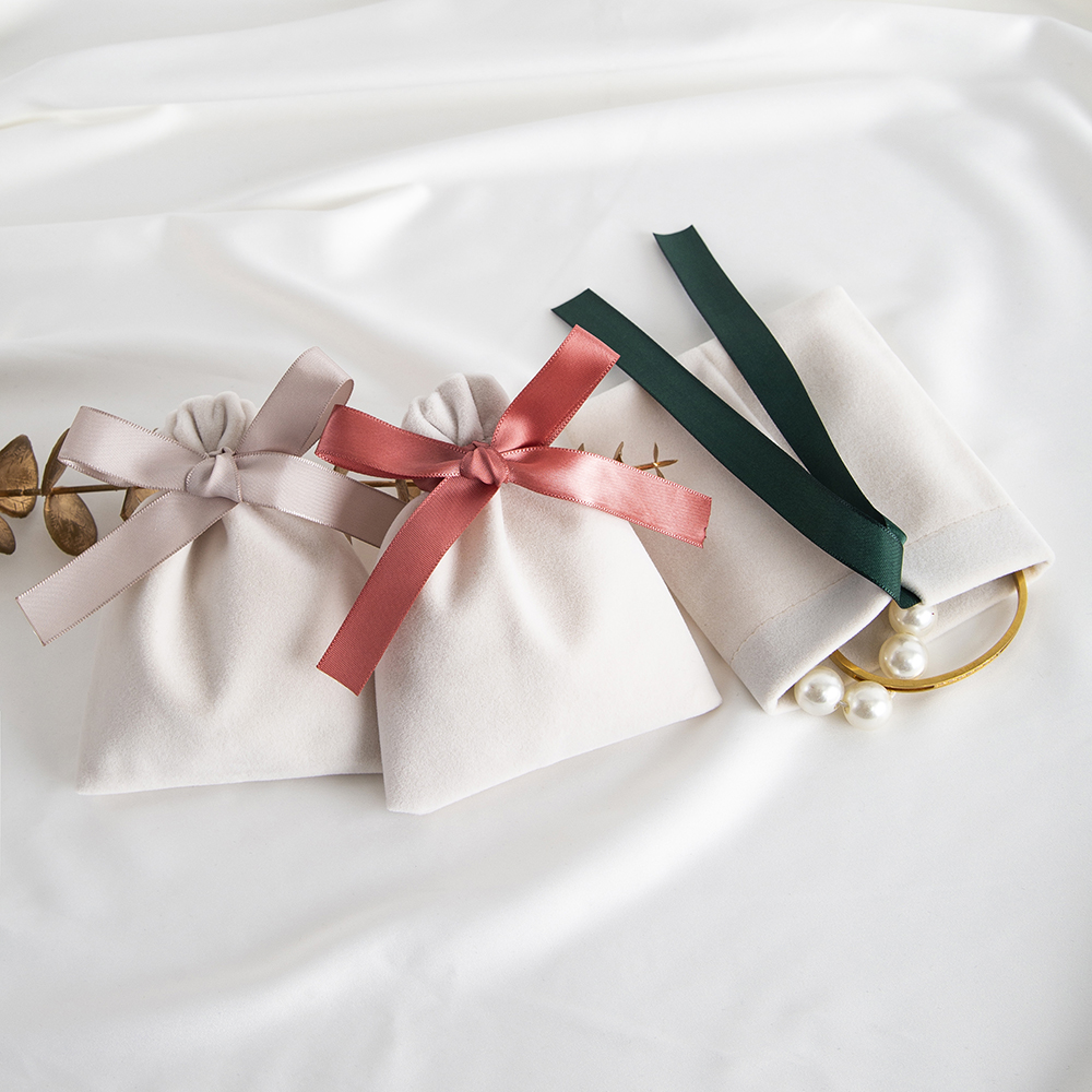 Beige Velvet Bag Jewelry Pouch, Suede Wedding Favors, Gift Packaging For Earrings, Bracelets, Candy green Silk 7cmx9cm