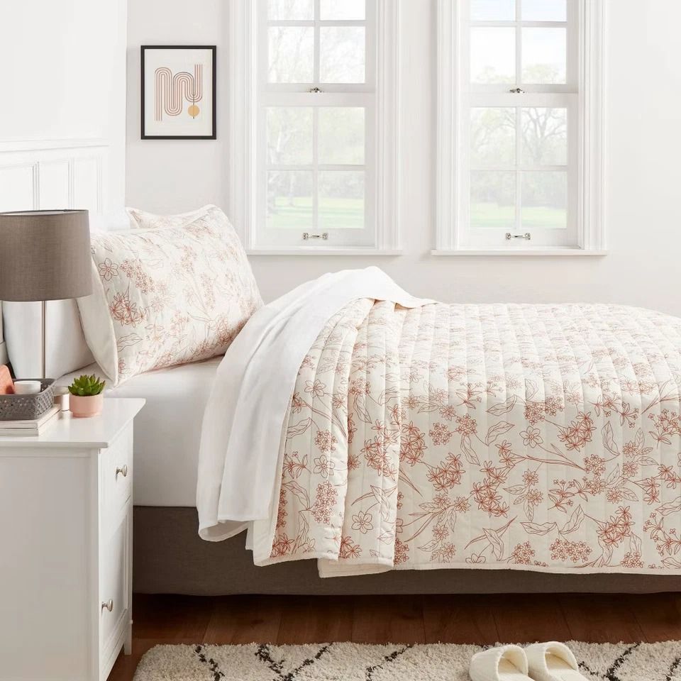Room Essentials King Satin Quilt Copper, Floral Sateen Coverlet, Soft Filling, Machine Washable For Luxurious Comfort Room Essentials King Satin Quilt Copper, Floral Sateen Coverlet, Soft Filling, Machine Washable For Luxurious Comfort