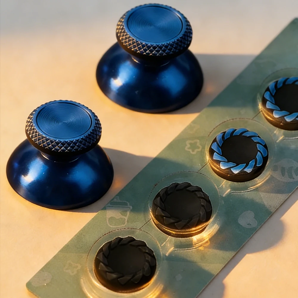 DATA FROG Aluminium-Thumbsticks mit Silikon-Griffkappen für PS5, Verbesserter Halt Langlebiges Gaming-Zubehör Image
