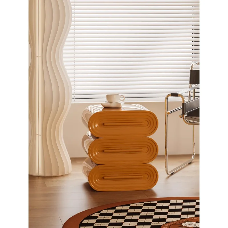 Hochwertiger, schlichter, klassischer dreistöckiger Nachttisch, Sofa-Beistellschrank, kleiner Apartment-Schrank, leichter Luxus-Schrank Image