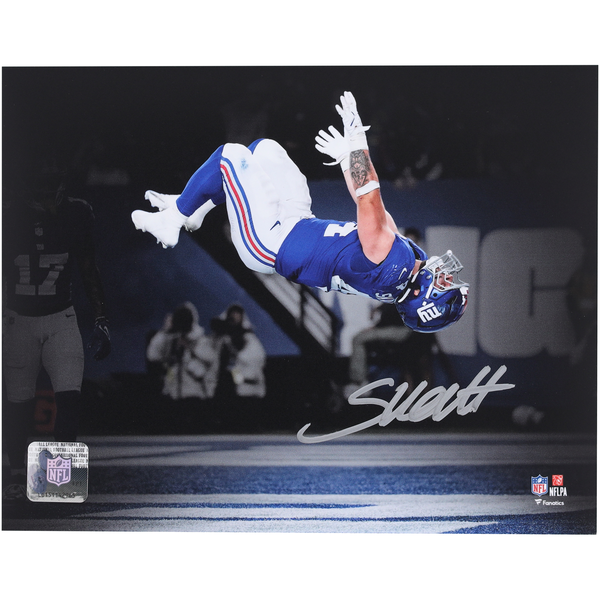 Cam Skattebo, New York Giants, signiertes 8" x 10" Rückwärtssalto-Foto Image