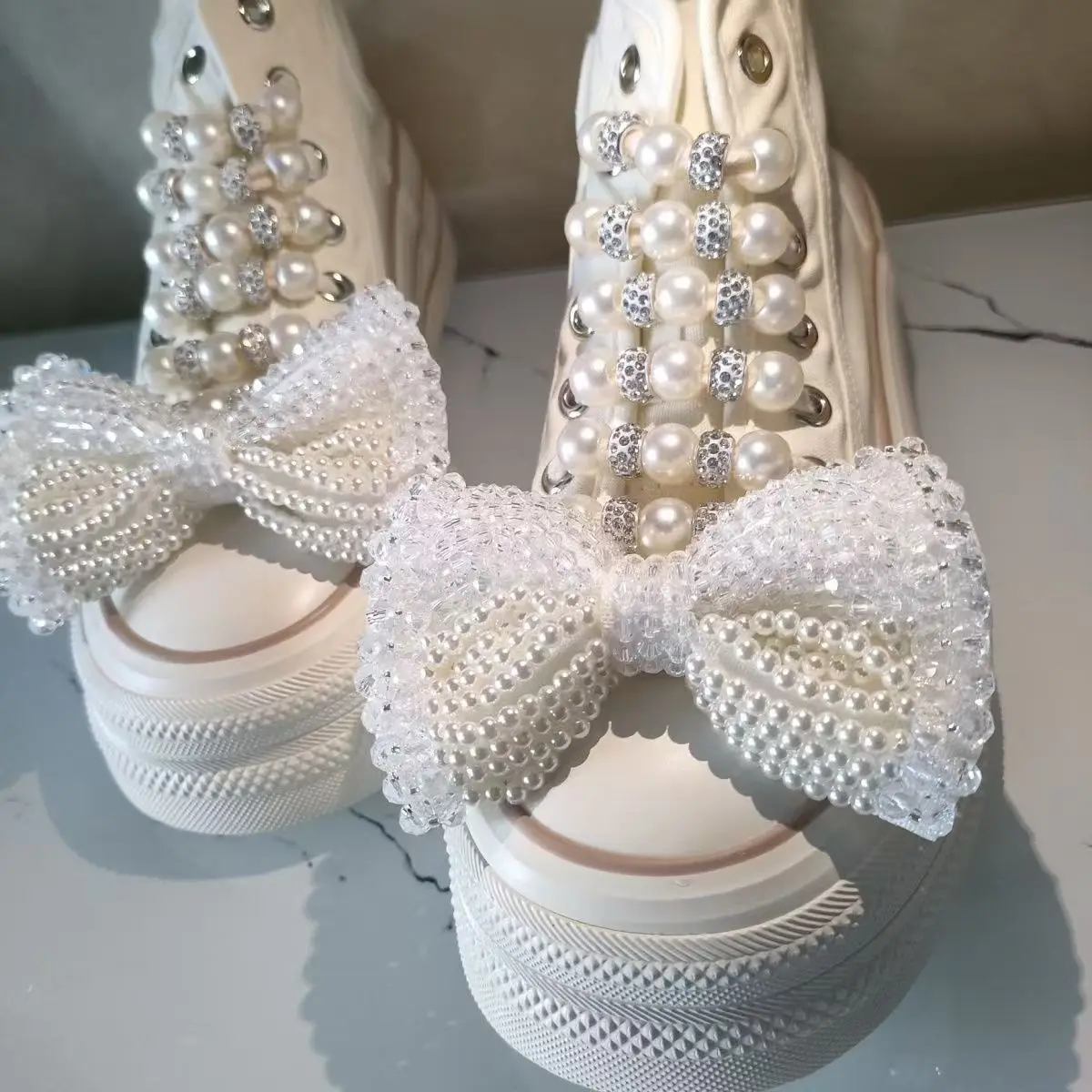 Luxuriöse Canvas-Schuhe mit Perlenwasser-Diamantperlen, große High-Top-Freizeitschuhe für Damen mit dicken Sohlen 35–40