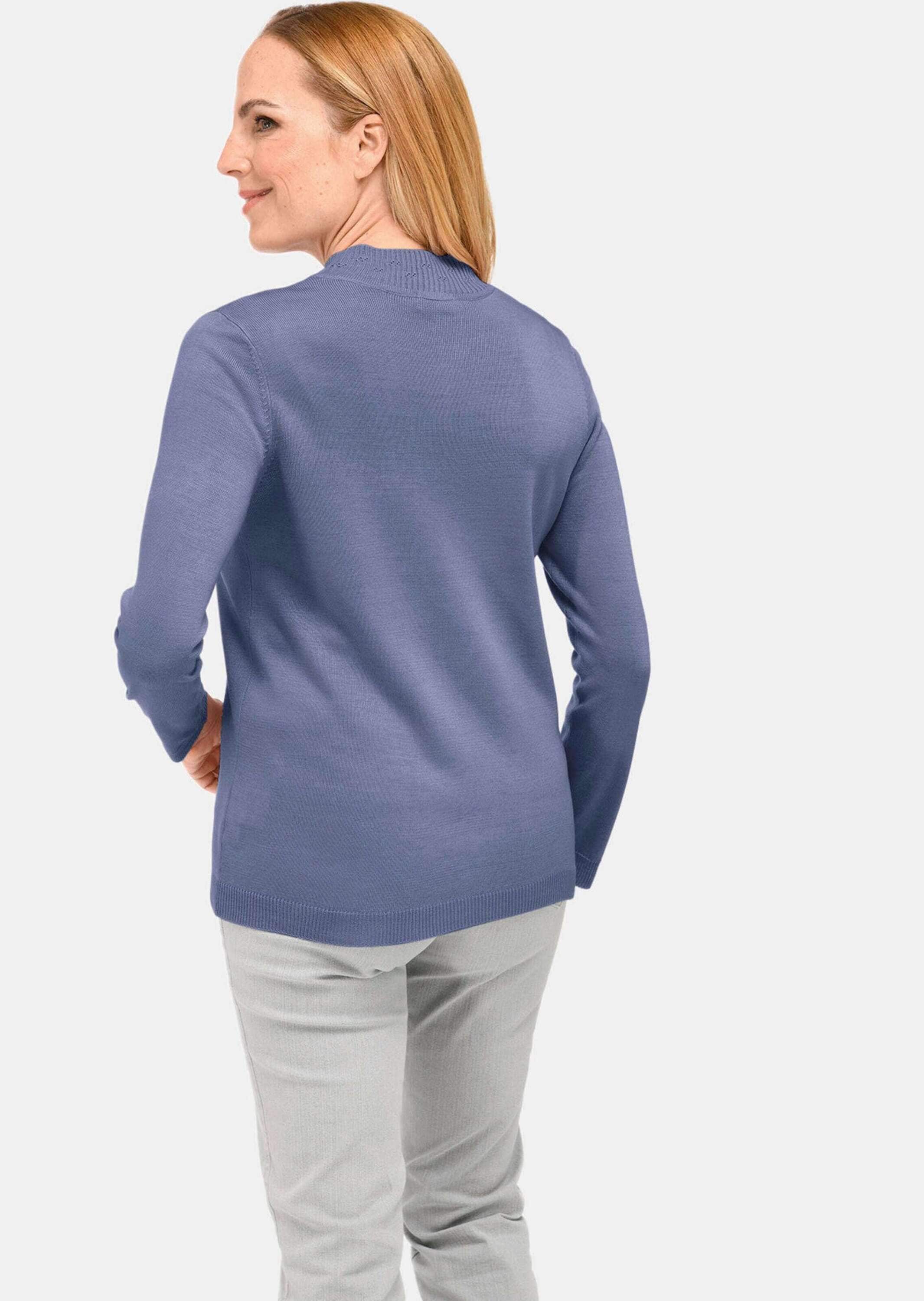 Rundhalspullover GOLDNER "Kurzgröße Eleganter Ajourpullover mit Stehbund", Damen, Gr. 24, blau (rauchblau), Obermaterial: 100% Polyacryl PAN., Pullover Rundhalspullover, aufwendiger Ajourstrick in Zopfoptik