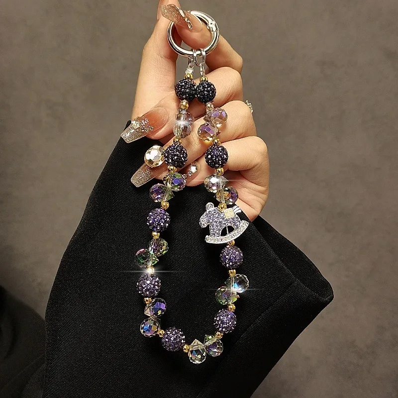 Chaîne de téléphone en cristal de luxe léger, motif cheval en bois de dessin animé, pendentif en cristal, accessoire de téléphone court perlé, accessoire de téléphone portable