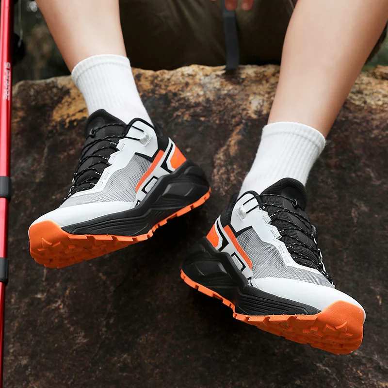Herren-Freizeit-Wanderschuhe sind atmungsaktiv, leicht und rutschfest. Das rotierende Schnallendesign ist bequem zu tragen und passt zu den Größen 39-46.