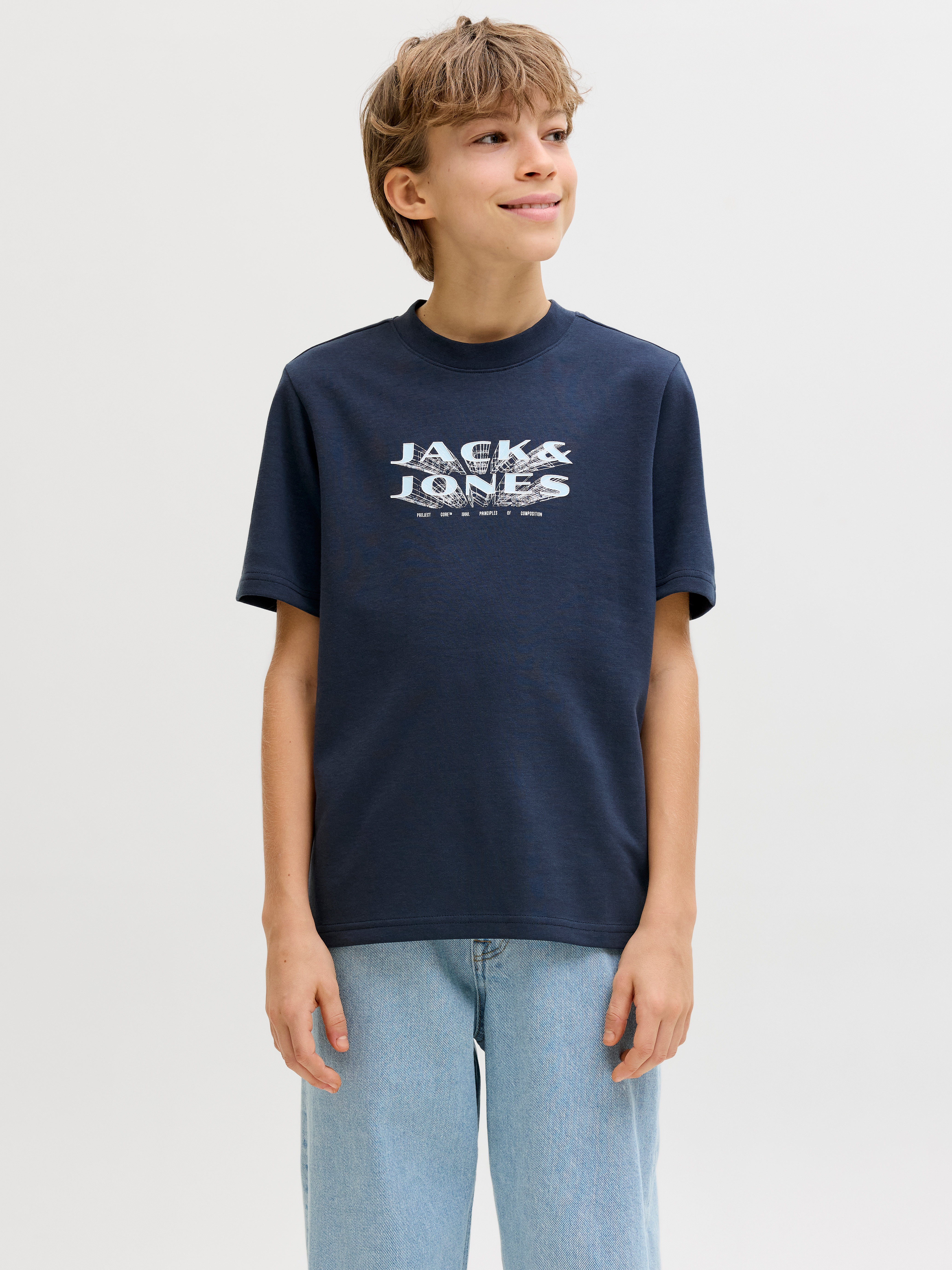 T-Shirt JACK & JONES JUNIOR "JCOFUSION JJ BRANDING TEE SS CN JNR", Jungen, Gr. 140, outer space, Single Jersey, Obermaterial: 58% Polyester, 42% Baumwolle, bedruckt, relaxed fit normal, Rundhals, Shirts T-Shirt