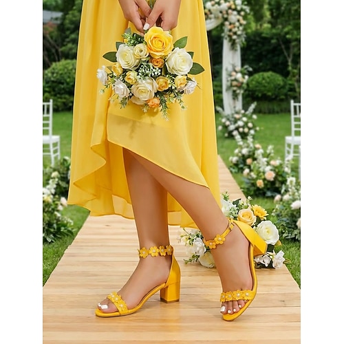 Gelbe Damen-Sandalen mit Blumenmuster und Blockabsatz – elegante Brautjungfernschuhe für Gartenhochzeiten Image