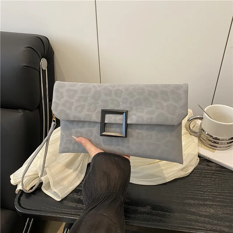 Nouvelle mode imprimé léopard pochette pour femmes décontracté Chic dames sac à main rétro à la mode enveloppe sac femme sac carré sacs à main