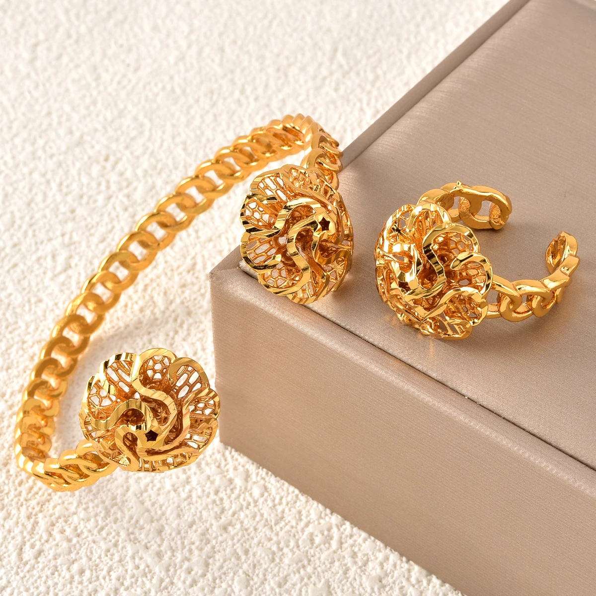 Afrikanisches vergoldetes Blumen-Manschetten-Armreif-Ring-Set für Frauen, arabisches Muster, täglicher Schmuck, Geschenk Image