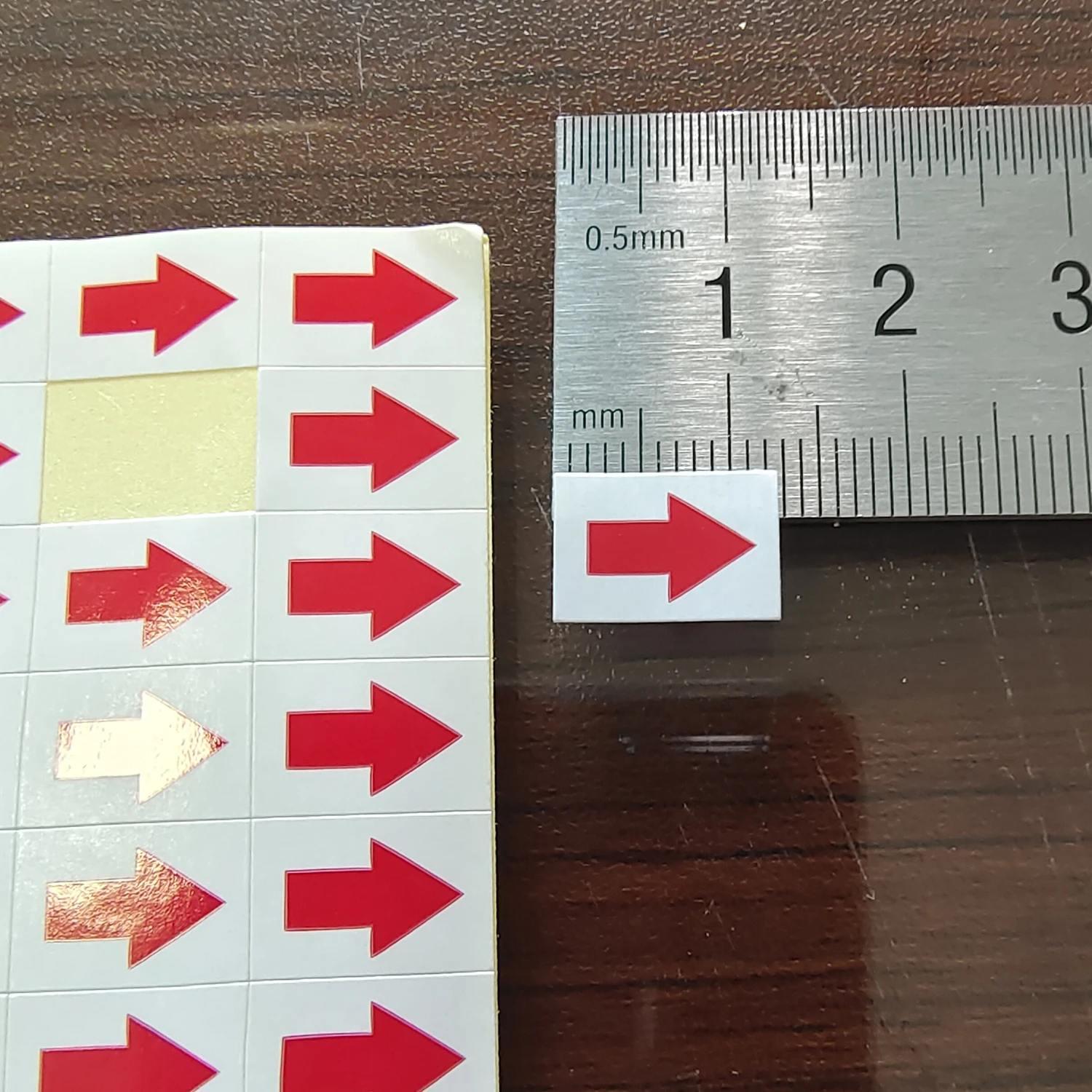 1000 Stück 12 x 9 mm roter Pfeil-Papieretikettenaufkleber für Richtungsanzeige oder Produktverarbeitung, Pflanzenverfahren, Defektmarkierung Image