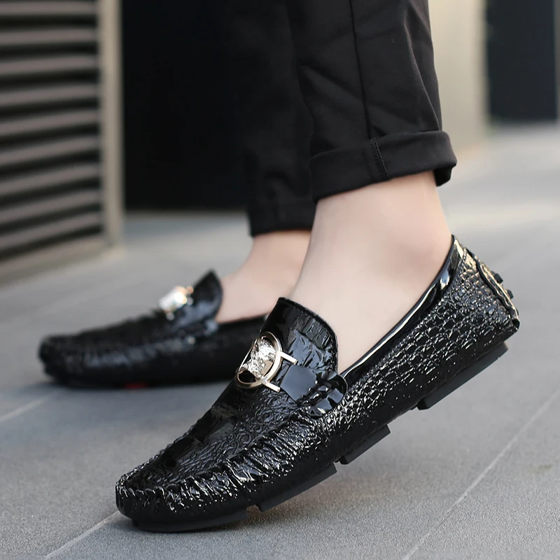 Slip-On-Herrenschuhe mit Krokodilmuster, 2025, Frühlings- und Sommermode, britisches trendiges helles Leder, glänzend, faule, lässige Beanie-Schuhe, handgefertigt Image
