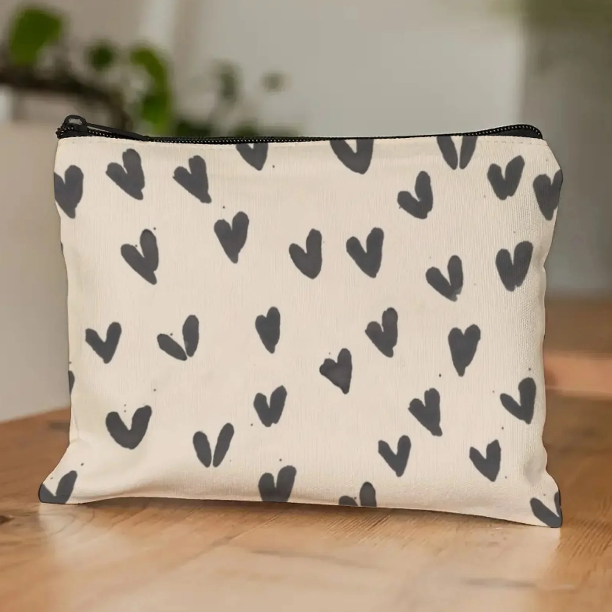 Schwarze Herz-Kosmetiktasche, Gothic-süße bestickte Tasche, leichter Reißverschluss-Organizer für Unisex-Reisen und dunklen Kawaii-Stil