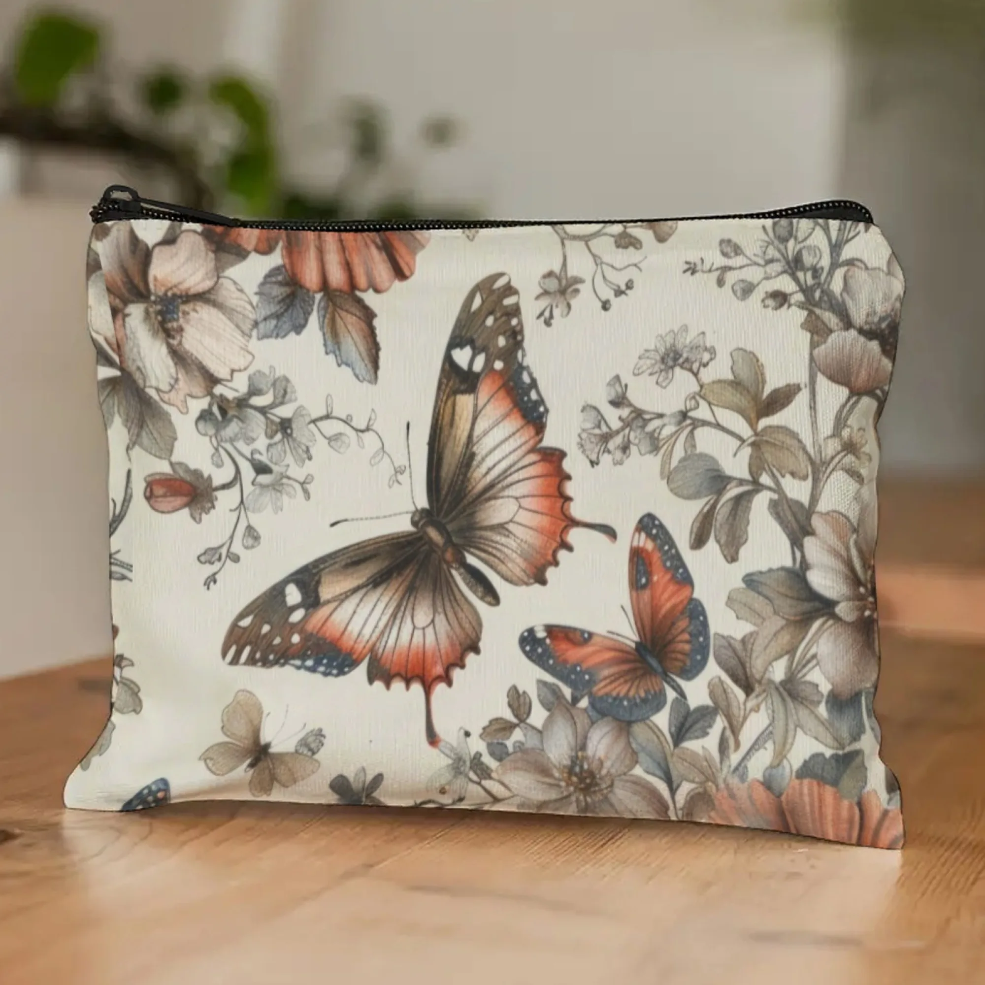 Französische ländliche Inspire-Schmetterlinge und Blumen, Vintage-Kosmetiktasche, natürlich inspiriertes Design für antike Marktausflüge, tägliche Eleganz
