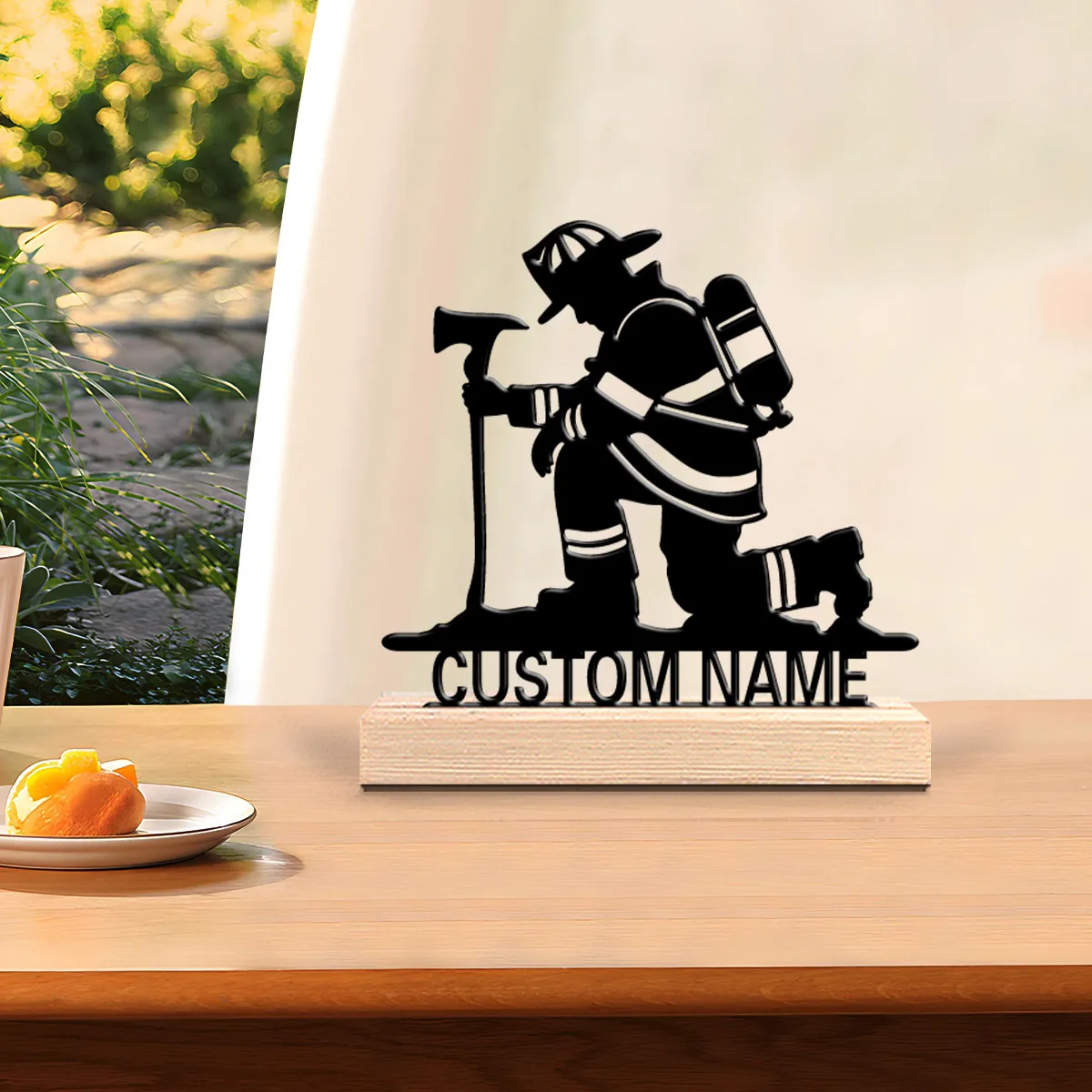 1 Stück Lustige Personalisierte Feuerwehrmann-Metallstatue mit Holzakzent als Wanddekoration für Wohnzimmer im Bohemian Eclectic Stil Image