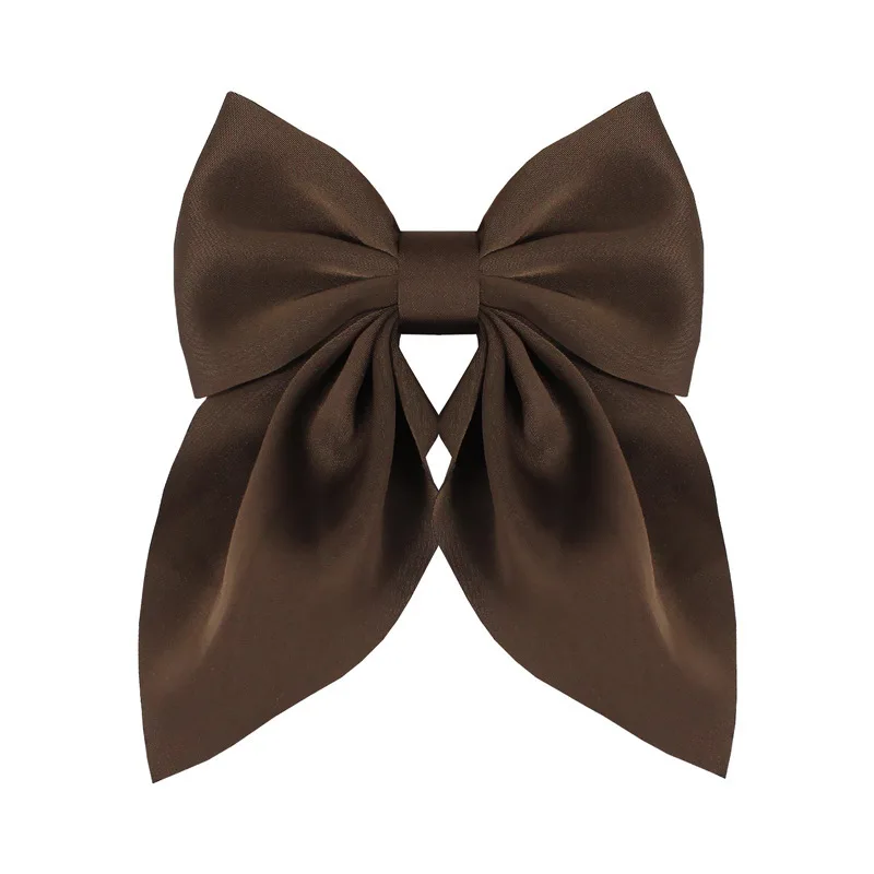 Neue minimalistische kaffeefarbene schwimmende Winkel-Haarspange mit Schleife, einfarbig, Satin-Haar-Accessoire, Geschenk im Großhandel Image