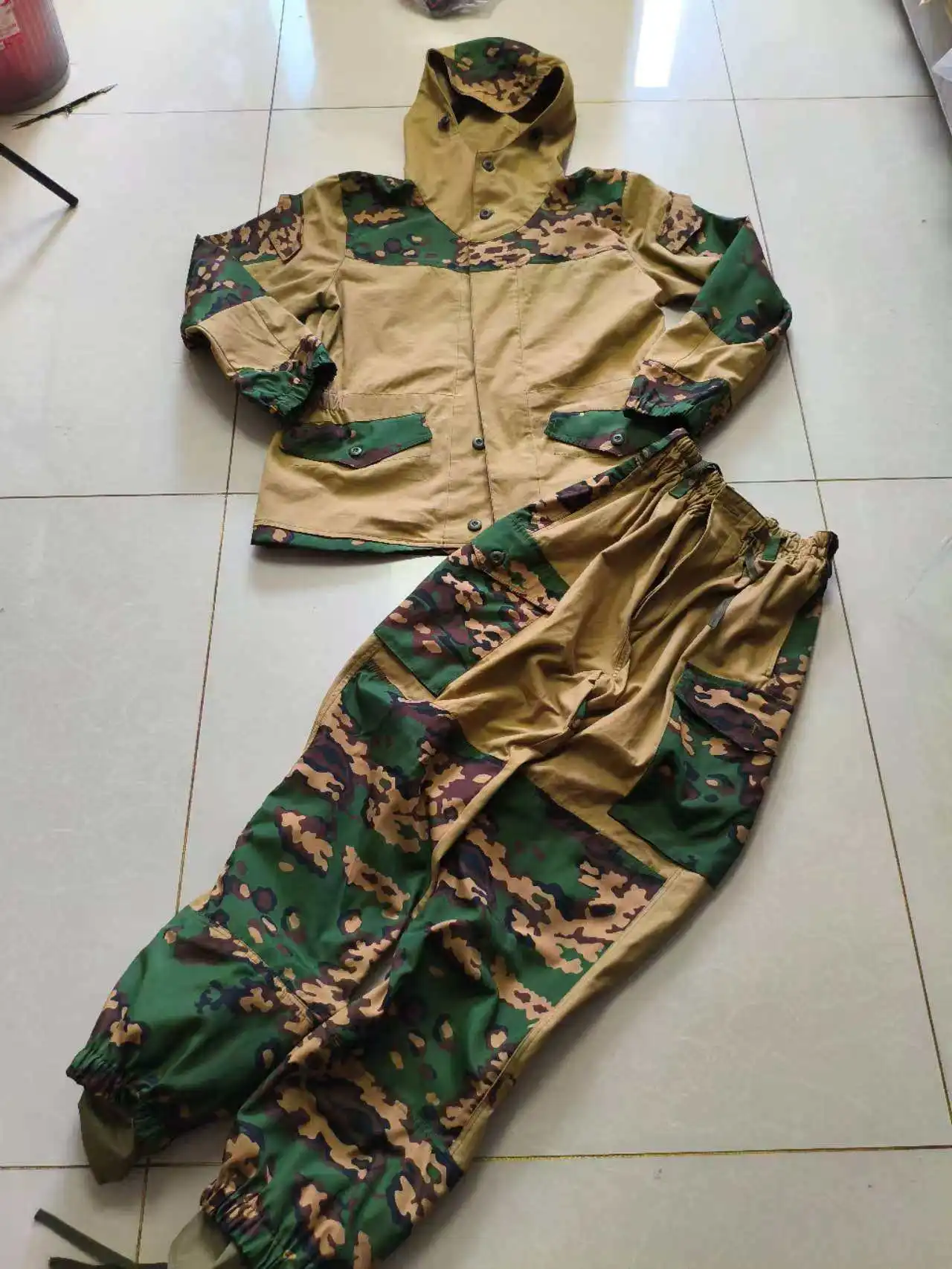 Russischer Sommer-Tarnanzug Guoka 3 Kampfanzug Bergsteigeranzug Set Image