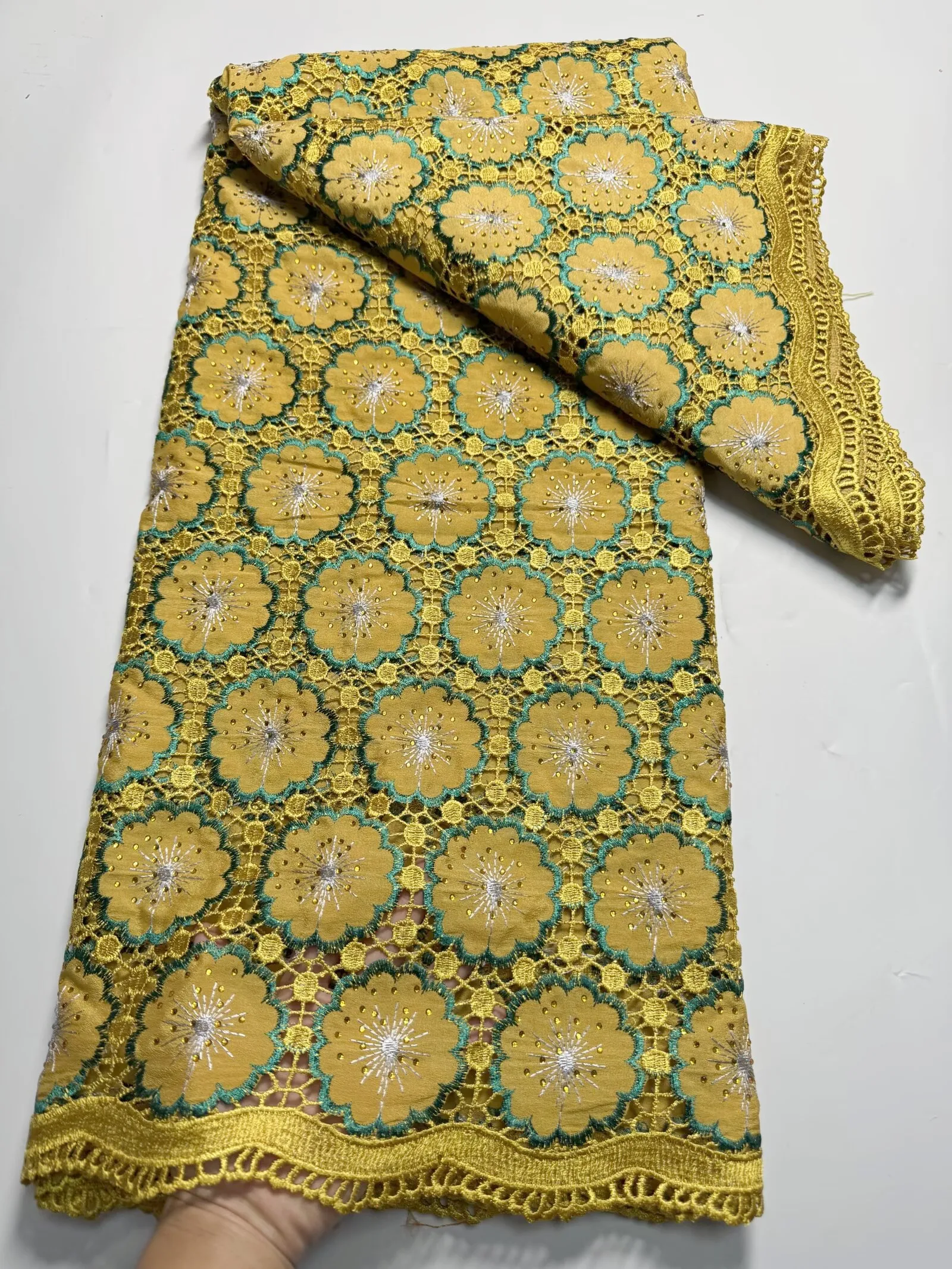 Afrikanischer Spitzenstoff 5 Yards Hochwertiges 2026 Spitzenmaterial mit Steinverzierung Luxuriöses Nigerianisches Partykleid Image