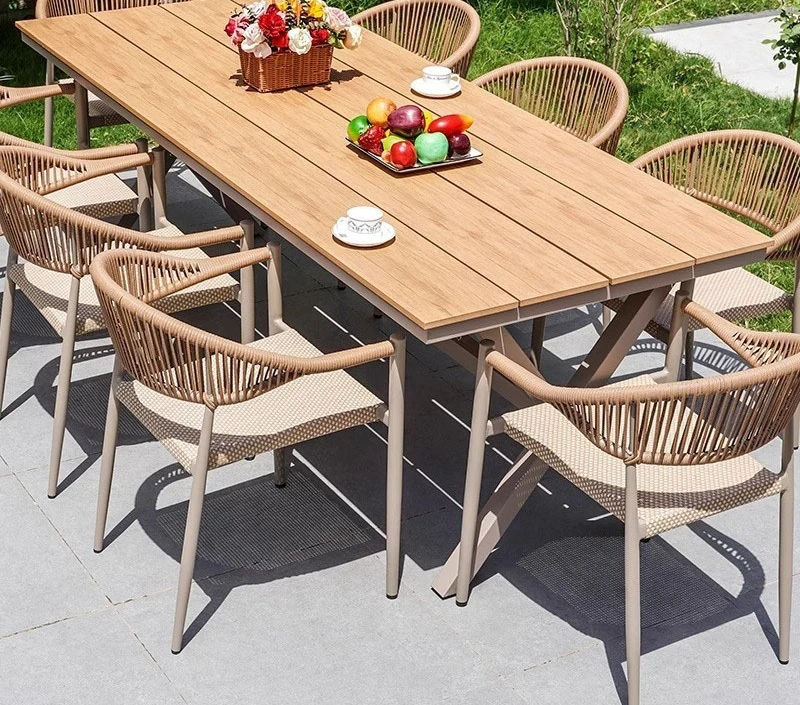 Tisch und Stuhl im Freien, Innenhof, Villa, Freizeit, Balkon im Freien, Rattanstuhl, Internet-Promi, wasserdichter Sonnenschutz, Garten raus Image