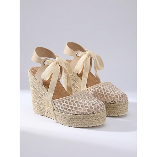 Aprikosenfarbene Espadrille-Sandalen mit Keilabsatz und Schnürung am Knöchel, elegante Schuhe für Hochzeitsgäste im Garten Image