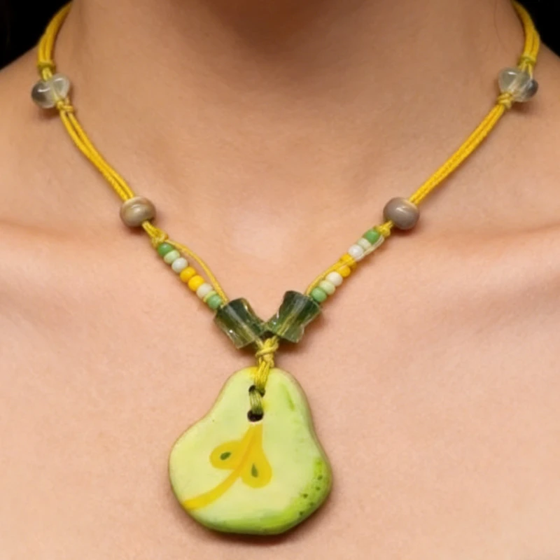 Handgefertigte Birnen-Halskette: Nischendesign, Frisch, Niedlich, Zart, Kreativ, Frucht-Anhänger, Modeschmuck-Accessoire, Exquisites Zubehör Image