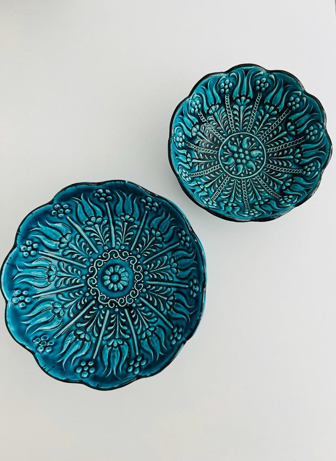 Ciotola in ceramica turchese fatta a mano, motivo floreale, ciotola decorativa boho, ciotola in ceramica goffrata fatta a mano, ciotola boho turchese,