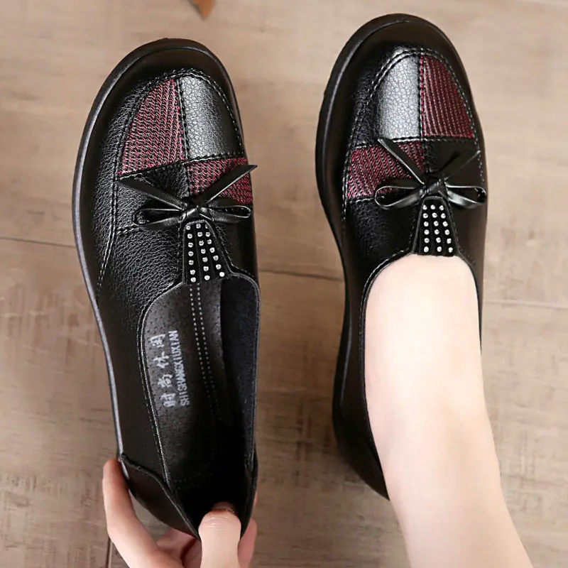 Scarpe economiche scarpe basse in pelle da donna scarpe basse da donna scarpe primaverili 2021 mocassini da donna classici scarpe Casual in pelle mamma appartamenti