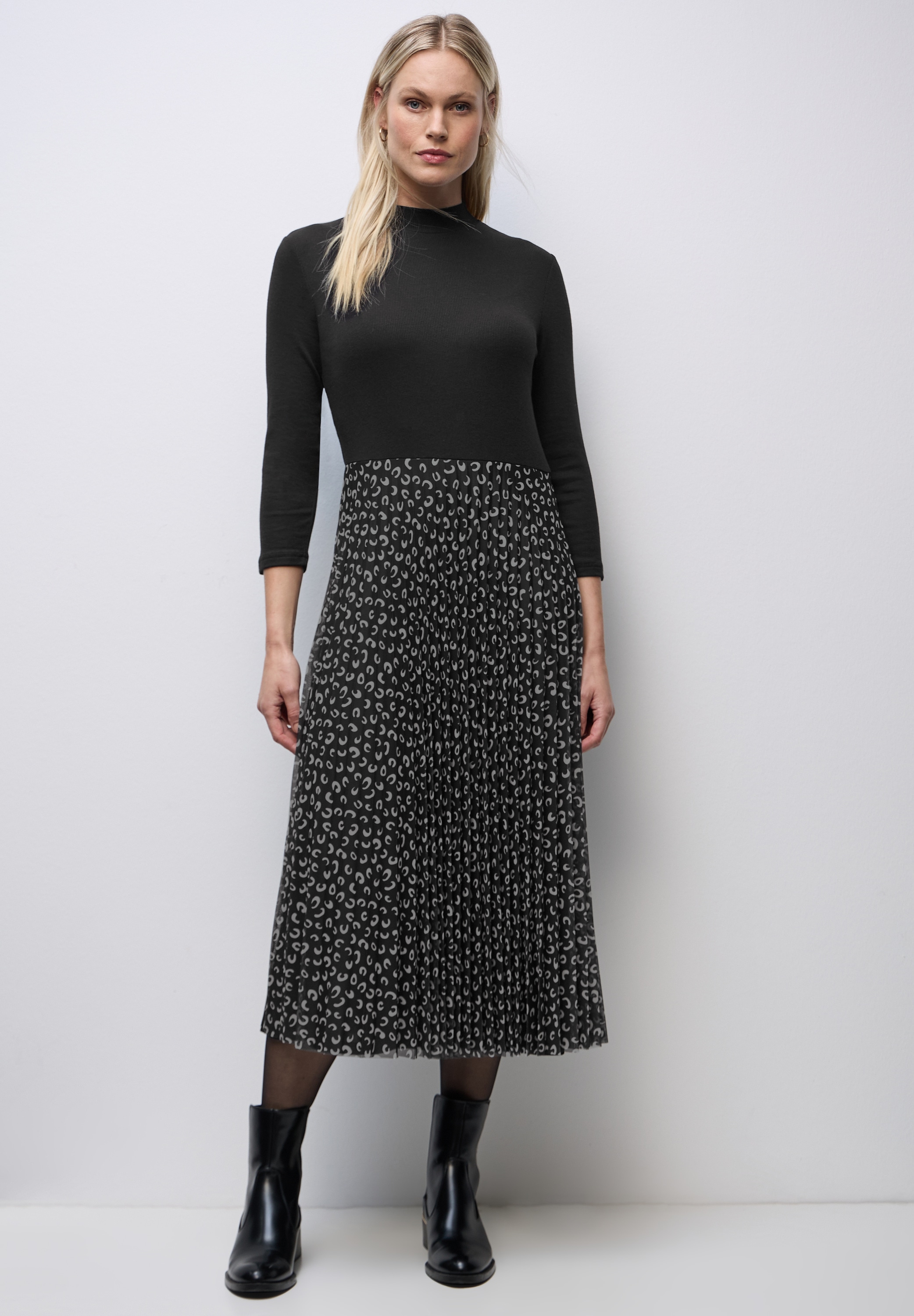 Midikleid STREET ONE, Damen, Gr. 44, EURO-Größen, schwarz, Web, Obermaterial oben: 48% Baumwolle, 47% Modal, 5% Elasthan; Obermaterial unten: 95% Polyester, 5% Elasthan; Unterrock: 100% Viskose, mehrfarbig, normal lang, hoch geschlossener...